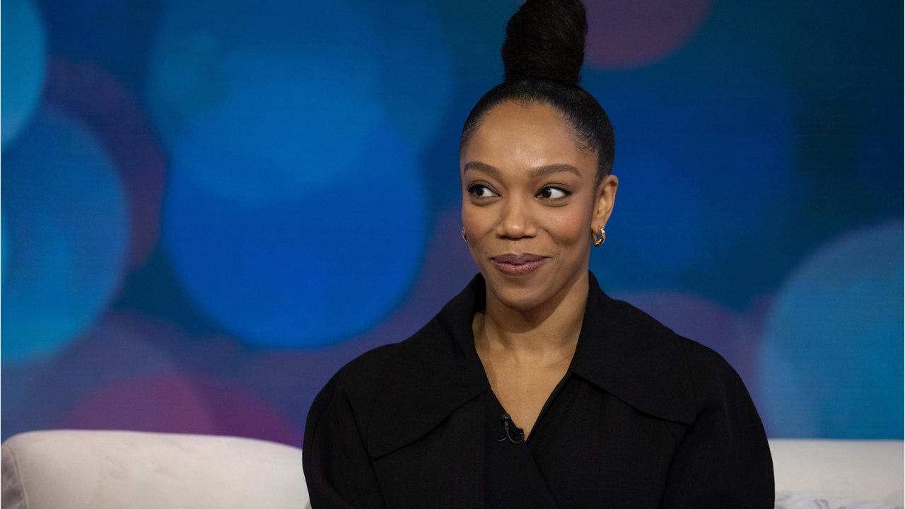 VOICI -  I Wanna Dance With Somebody : Naomi Ackie chante-t-elle vraiment dans le biopic sur Whitney Houston ?