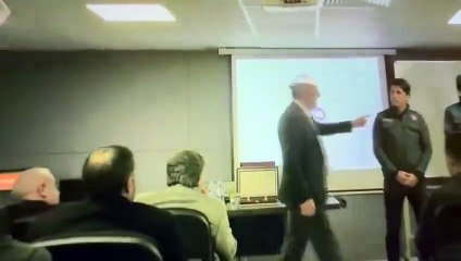 Gümrük müdüründen memura tokat!