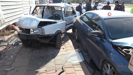 Direksiyon hakimiyetini kaybeden sürücü zincirleme kazaya neden oldu: 1 yaralı