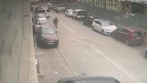Esenyurt'ta sokak ortasındaki silahlı çatışma anı güvenlik kamerasında