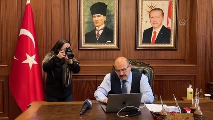 Vali Ustaoğlu, AA'nın "Yılın Fotoğrafları" oylamasına katıldı
