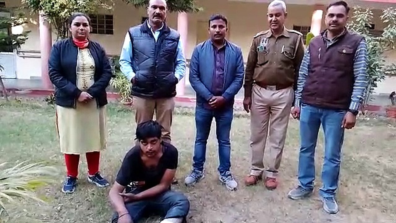 पैदल चलती महिला का चेन तोड़कर भागने और पीछा करन...