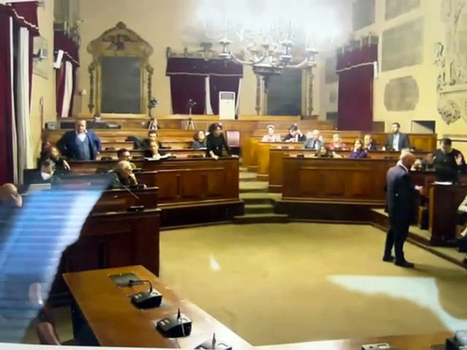 Palermo, duro scontro in Consiglio tra Milazzo e Forello