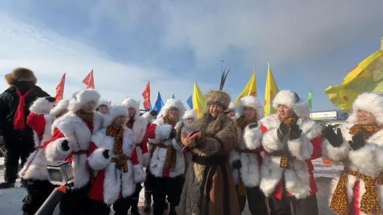 Çin'in Heilongjiang Eyaletindeki Gölde Kış Balıkçılığı Sezonu Açıldı