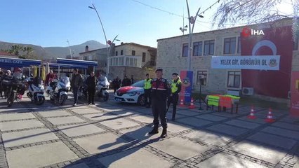 Jandarma'dan sürücülere reflektif yelek dağıtımı