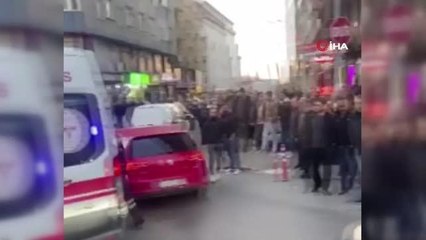 Beylikdüzü'nde bıçaklı kavga anları kamerada