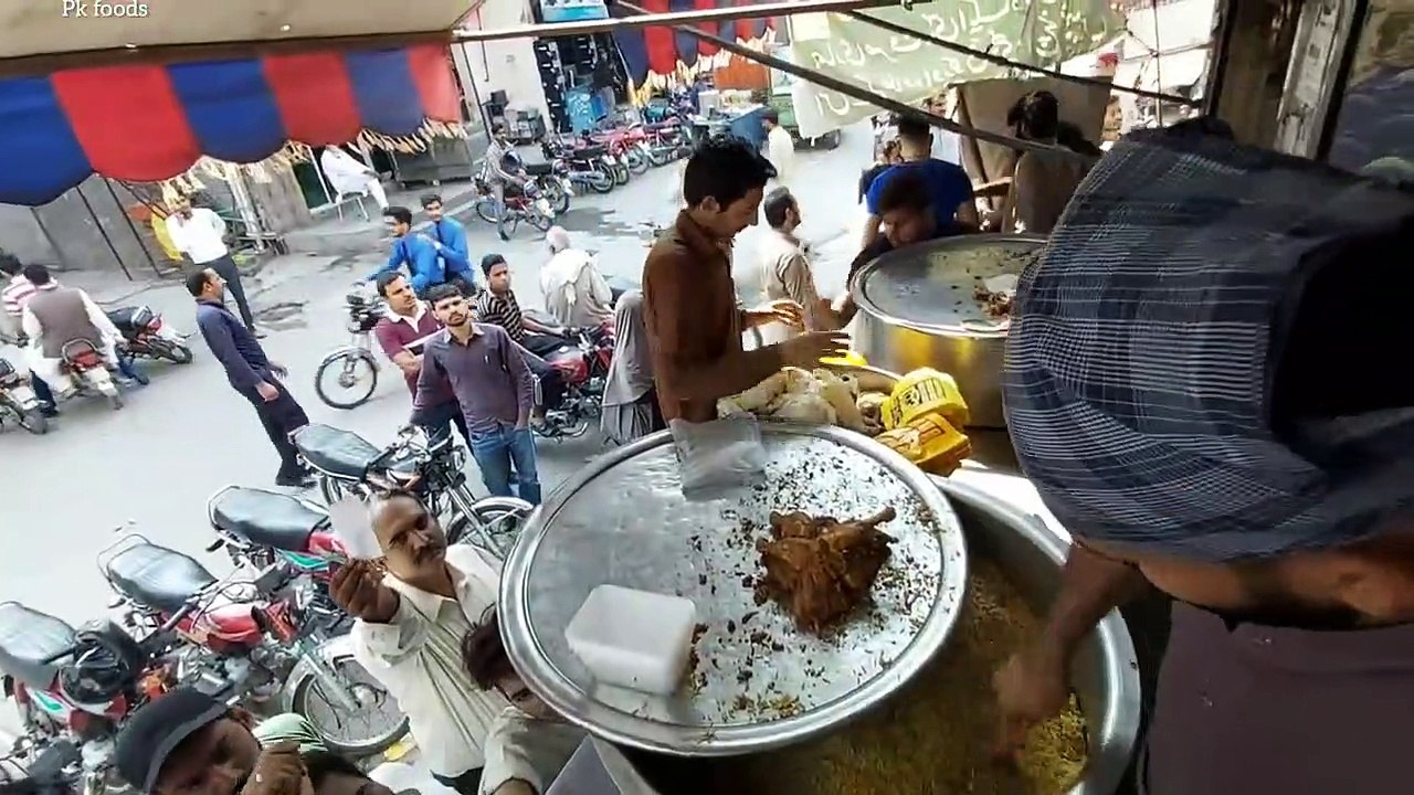 Pakistan No1 biryani famous waqas biryani street food lahore