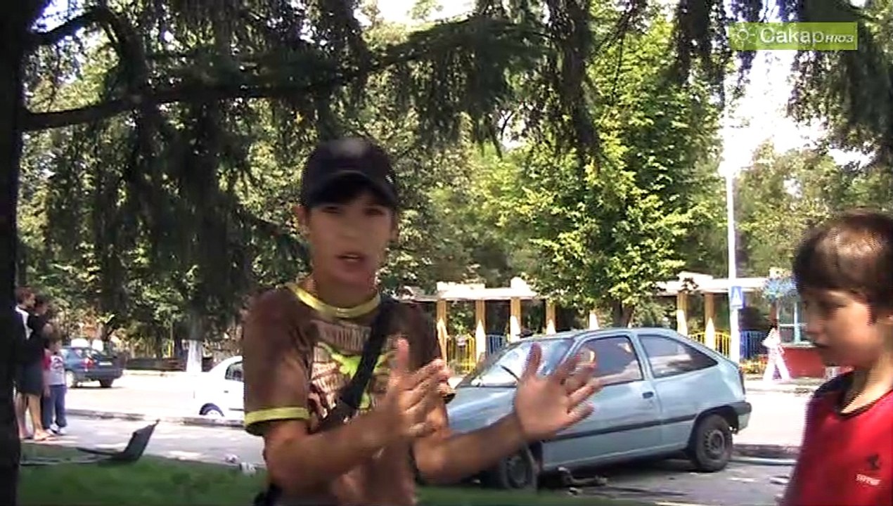 Кола се обърна на тротоар  в Харманли, 2010 г.