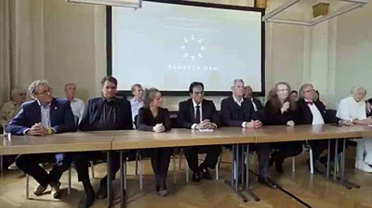 ब्रेकिंग न्यूज़: डबल्यू.एच.ओ ने अपनी गलती मानी पूरी तरह से यू-टर्न लेते हुए कहा है कि कोरोना एक सीजननल वायरस है यह मौसम बदलाव के दौरान होने वाला खांसी जुकाम गला दर्द है इससे घबराने की जरूरत नहीं।