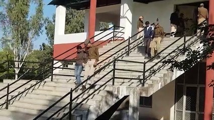 Video herunterladen: Paper leak case: Government teacher arrested