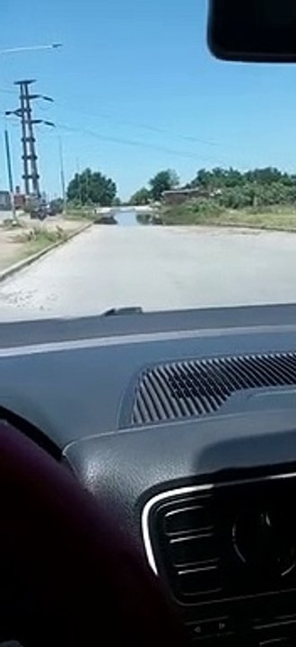 Puente de avenida América tapado de agua e intransitable