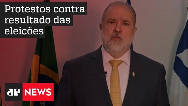 Procuradores querem investigação de Bolsonaro por bloqueios em estradas
