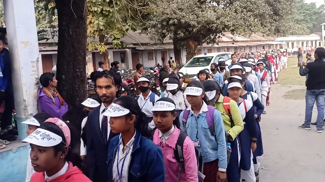 Procession of schools to attend the book fair.