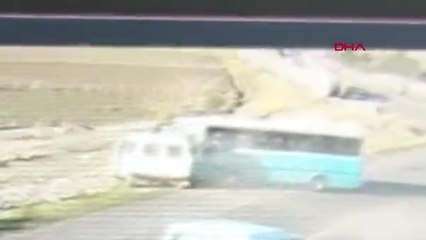 Sürücüsünün kalp krizi geçirdiği minibüs, halk otobüsüne çarptı: 1 ölü, 3 yaralı