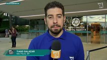 Repórter Tiago Salazar relata chegada de netos de Pelé ao hospital em São Paulo