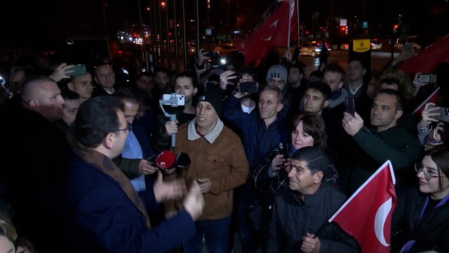 İmamoğlu, Adalet Nöbeti tutan vatandaşları ziyaret etti