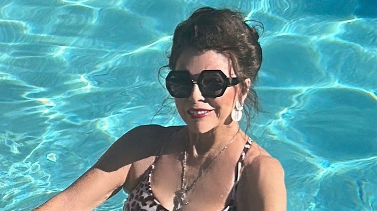 „Denver-Clan“-Star Joan Collins: Mit fast 90 posiert sie im Badeanzug