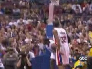 Jason Maxiell's AMAZING Block On Chandler