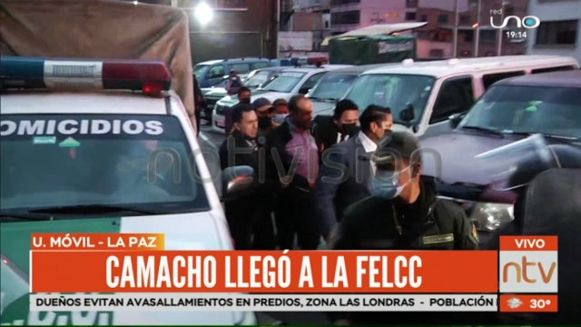 Así ingresó el gobernador Luis Fernando Camacho a dependencias de Felcc en La Paz