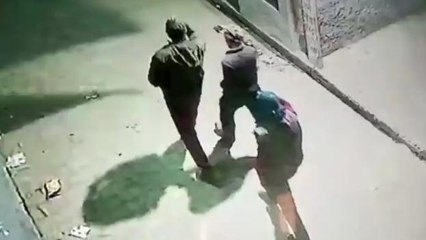 ब्रेकिंग न्यूज़: अलीगढ़ सीसीटीवी में कैद हुई लाखों की चोरी, देखें वीडियो