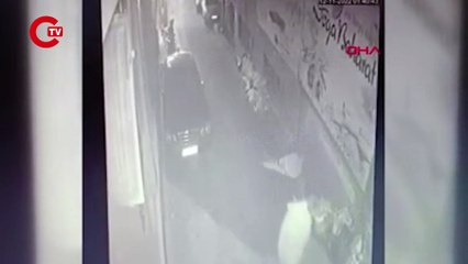 Kağıthane’de yolda yürürken düştü, üzerinden otomobil geçti