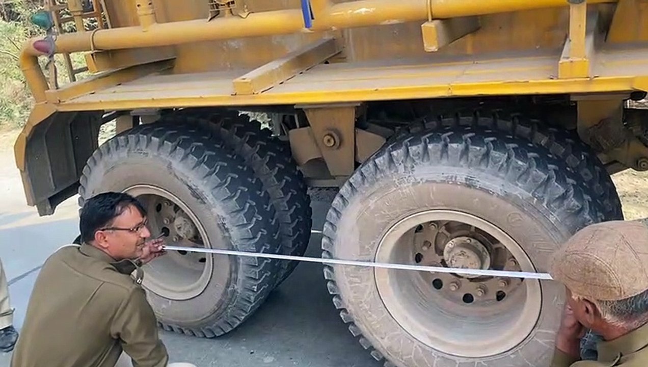 एक्स्ट्रा बॉडी के अवैध वाहनों को आरटीओ से मिल रहा आजीवन पास