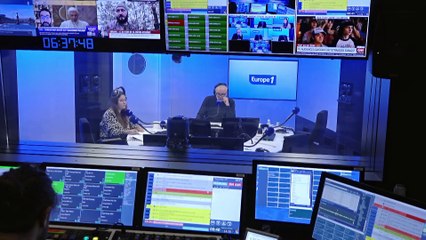 «Il faut être vigilant» : avec les fêtes de fin d'année, les SMS frauduleux se multiplient