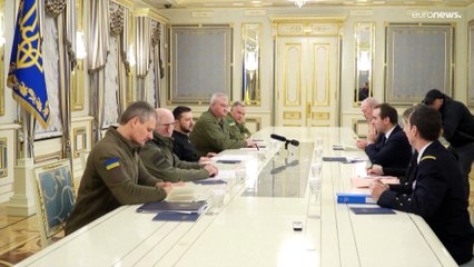 Soldi e cannoni francesi per l'Ucraina. Lavrov: "Kiev riconosca le regioni annesse alla Russia"