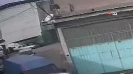 Su deposunu tamir için çıktığı çatıdan böyle düştü