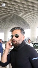 Suniel Shetty पत्नी के साथ एयरपोर्ट पर शानदार अंदाज में आये नजर