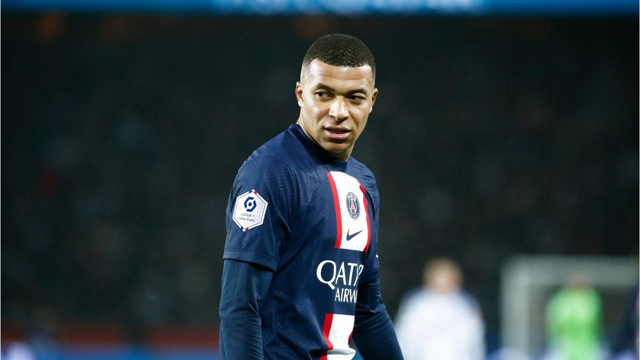 VOICI -  « Ce n'est pas mon problème " : Kylian Mbappé réagit enfin aux provocations des Argentins après la défaite des Bleus