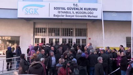 EYT'li vatandaşlar SGK önünde yoğunluk oluşturdu