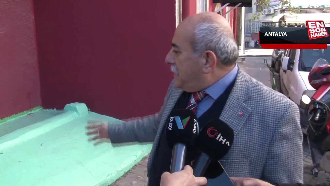 Antalya'da şehrin ortasında, binaların arasında kalan gizemli yatır