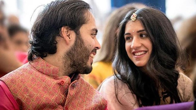 Mukesh Ambani Son Anant Ambani का Radhika Merchant से हुई Engagement Viral । Boldsky *Entertainment