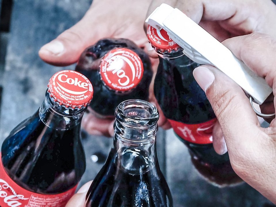 Darum solltest du keine abgelaufene Cola trinken