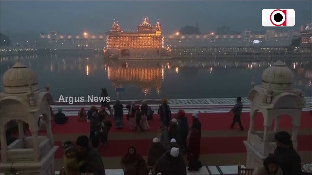 Devotees Offer Prayers On Guru Gobind Singh's Birth Anniversary At Golden Temple