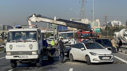 Bahçelievler'de meydana gelen zincirleme trafik kazasında 3 kişi yaralandı