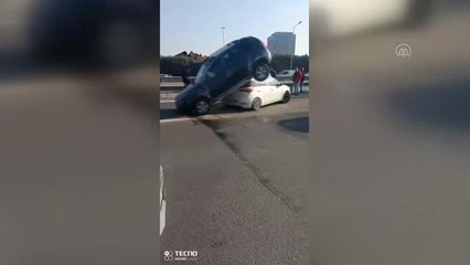 Bahçelievler'de meydana gelen zincirleme trafik kazasında 3 kişi yaralandı