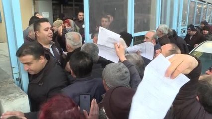 EYT'li vatandaşlar SGK binası önünde yoğunluk oluşturdu