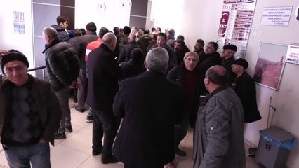 EYT'li vatandaşlar SGK önlerinde yoğunluk oluşturdu