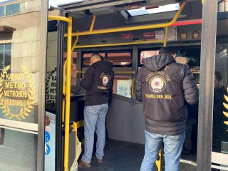 Üsküdar'da okul önlerinde polisten sıkı denetim