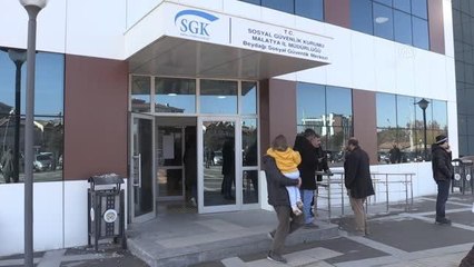 EYT'li vatandaşlar SGK önlerinde yoğunluk oluşturdu