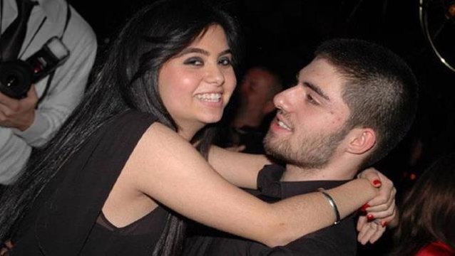 Cem Garipoğlu'nun ölmediğini savunan Münevver Karabulut'un ailesi, cinayetin işlendiği koltuğu mahkemeye delil olarak sundu