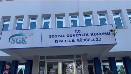 EYT'li vatandaşlar SGK binası önünde yoğunluk oluşturdu