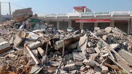 हाईवे पर गरजे बुलडोलजर, तोड़े 10 दुकान-मकान