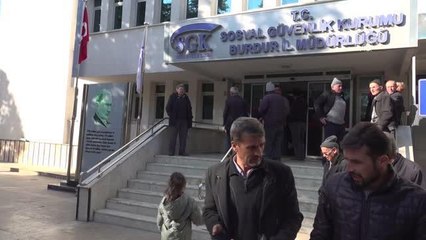 EYT'liler SGK önlerinde yoğunluk oluşturdu