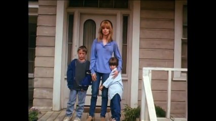 Nowhere to Run (1993) Trailer #1