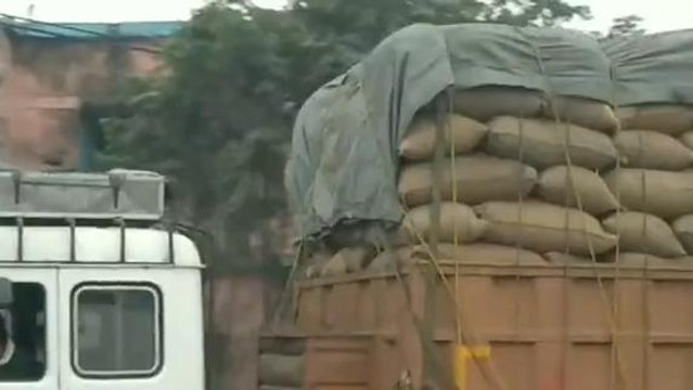 दरभंगा: बाबूबरही किसान बिचौलियों के हाथों औने -पौने दामों में धान बेचने को मजबूर
