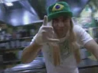 A découvrir très prochainement sur dontwalkalone.com