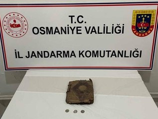 ŞÜPHELİ OTOMOBİLDE TARİHİ İNCİL ELE GEÇİRİLDİ